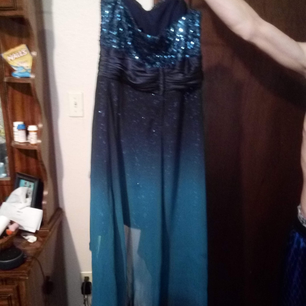 Dress - Picture 3 of 3